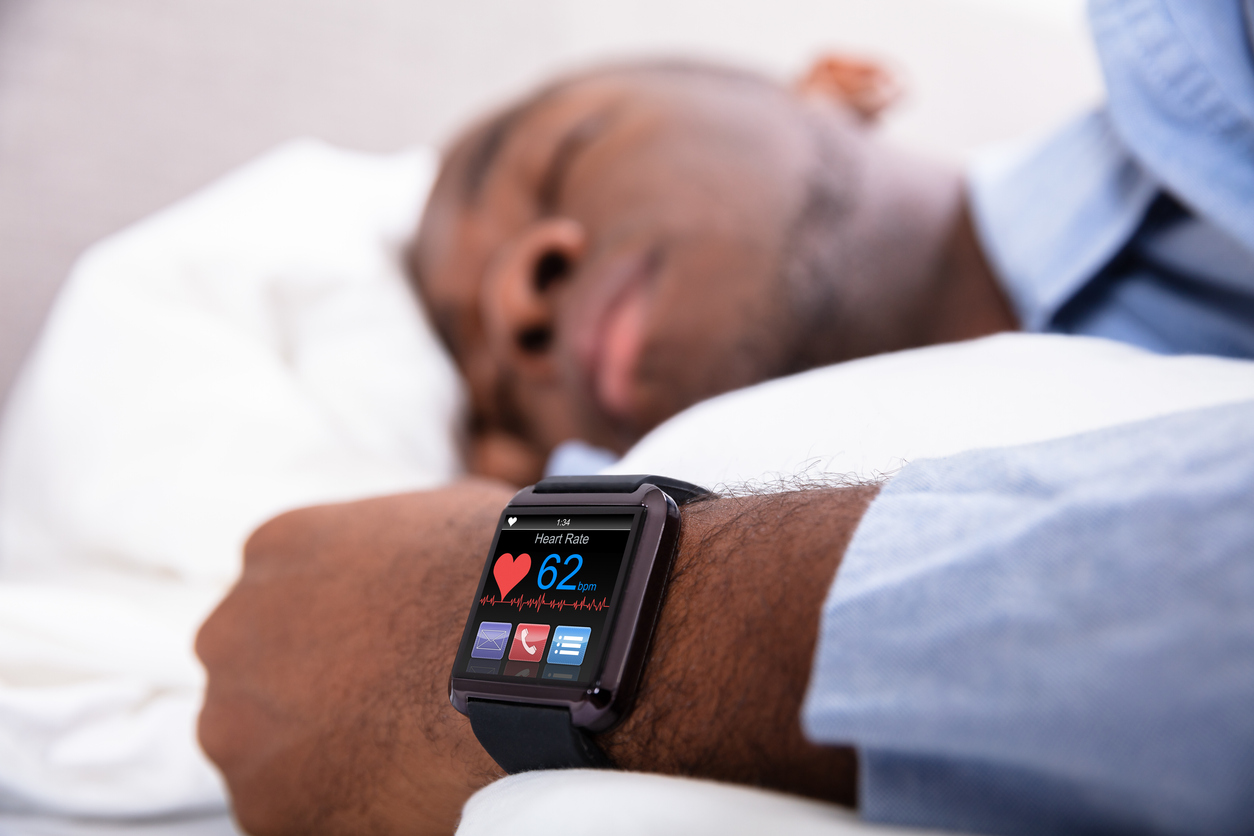 Man sleeping with smart watch and best sleep apps